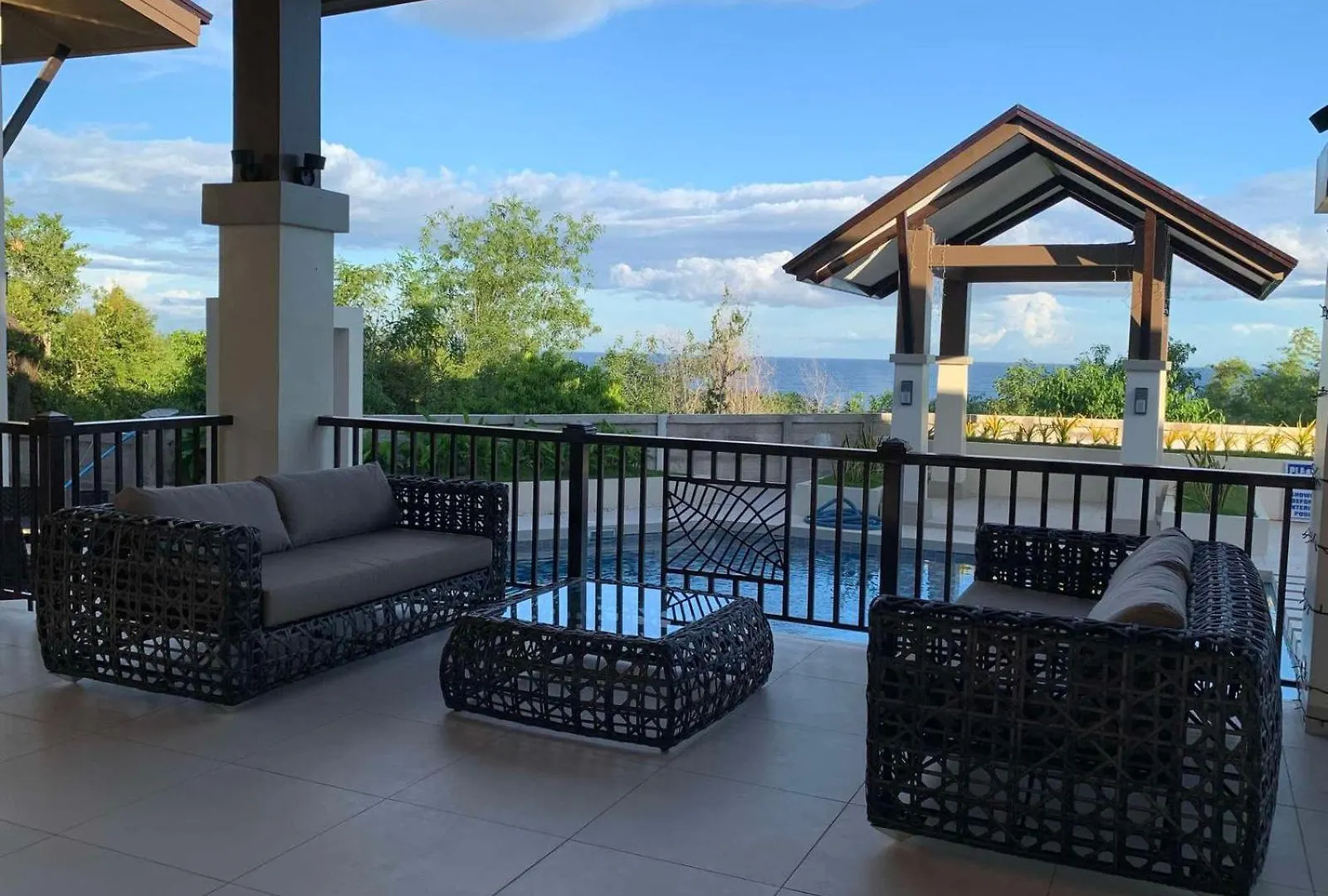 Ξενοδοχείο με διαμερίσματα Modern Condo With Ocean Views And Pool In Panglao Dauis