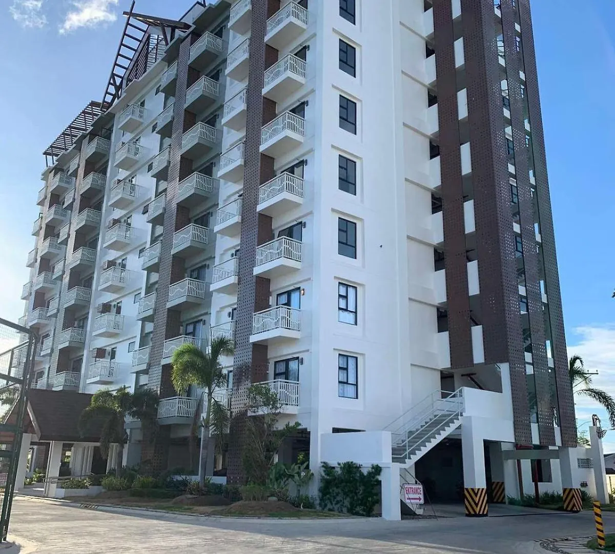 Modern Condo With Ocean Views And Pool In Panglao Dauis Ξενοδοχείο με διαμερίσματα