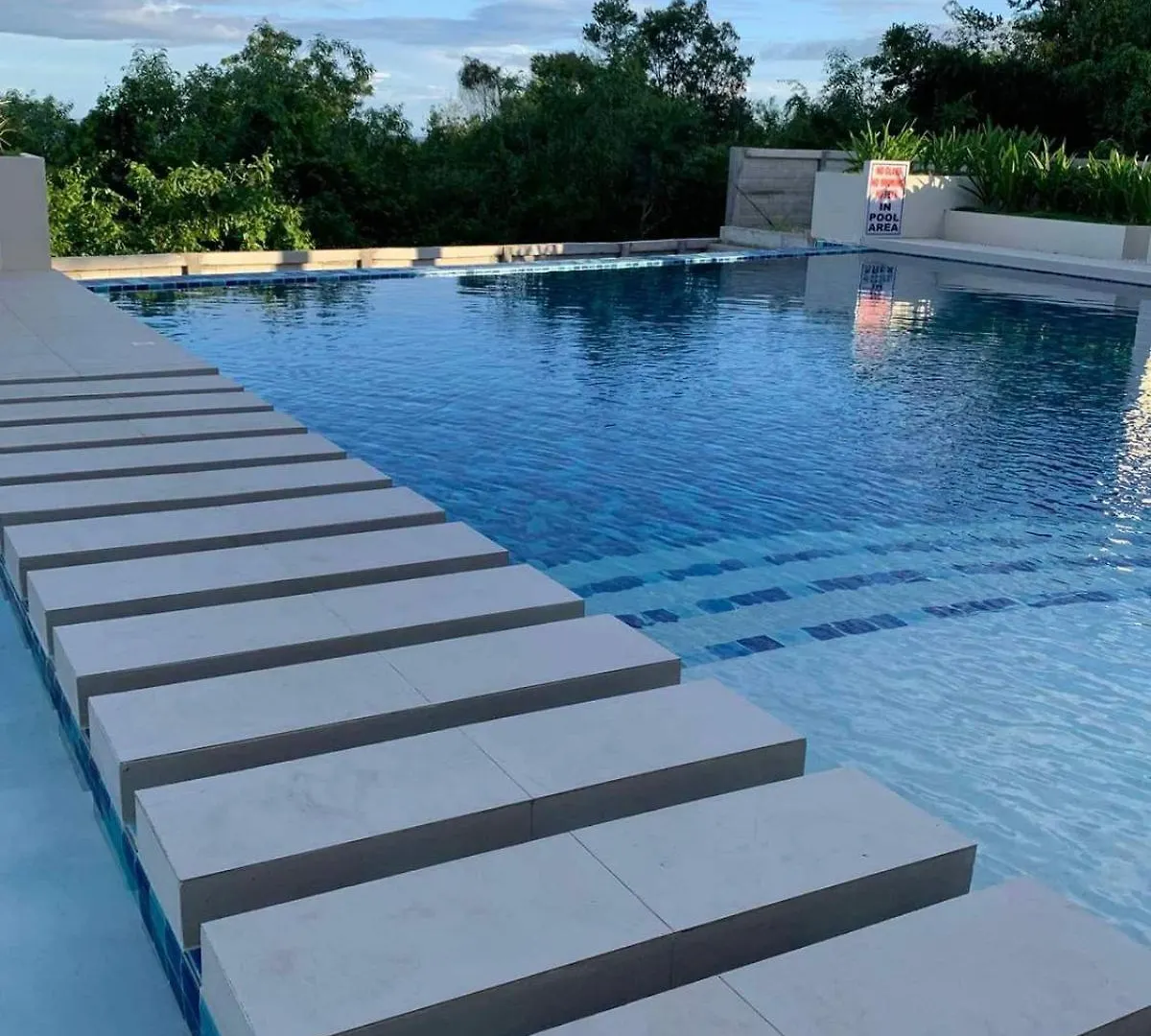 شقة فندقية داويس Modern Condo With Ocean Views And Pool In Panglao الفلبين